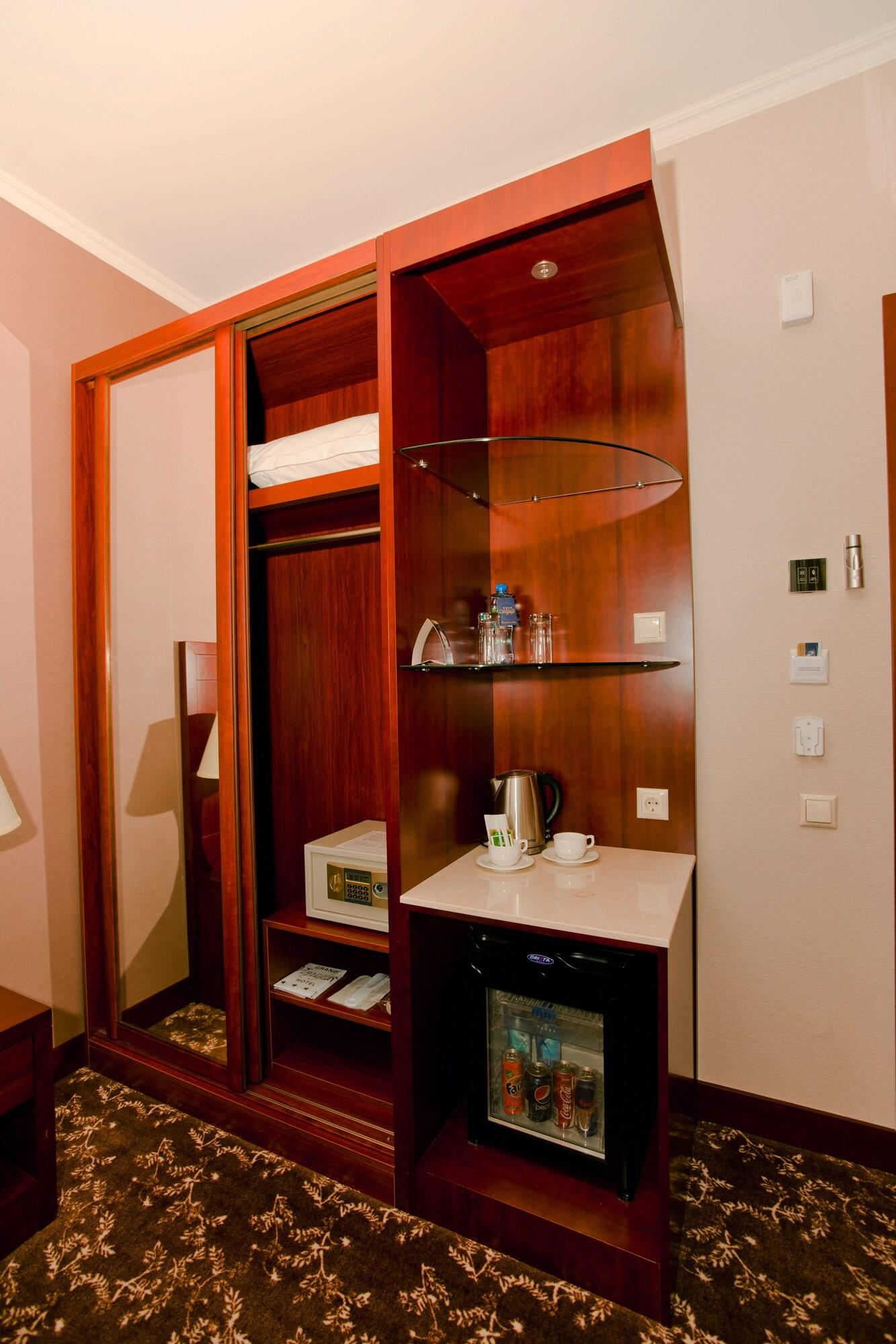 Grand Voyage Hotel Almaty Exterior foto