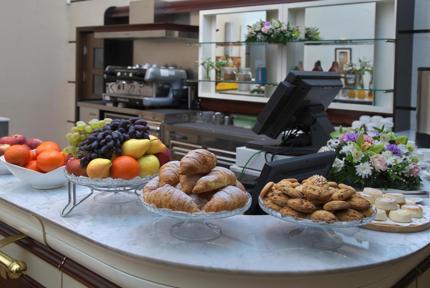 Grand Voyage Hotel Almaty Exterior foto