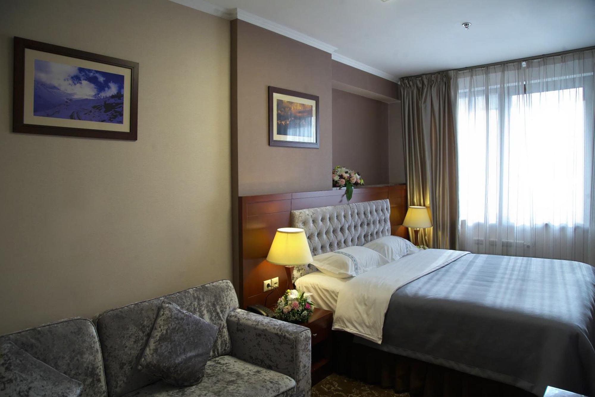 Grand Voyage Hotel Almaty Exterior foto