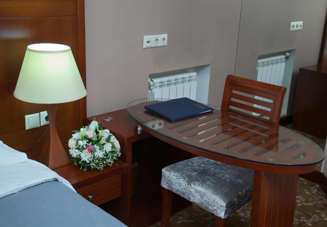 Grand Voyage Hotel Almaty Exterior foto