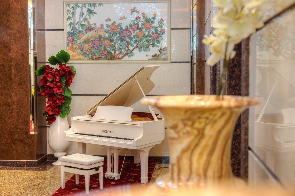 Grand Voyage Hotel Almaty Exterior foto